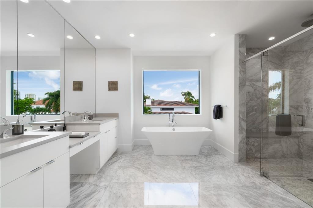 RIO VISTA ISLES - Residential