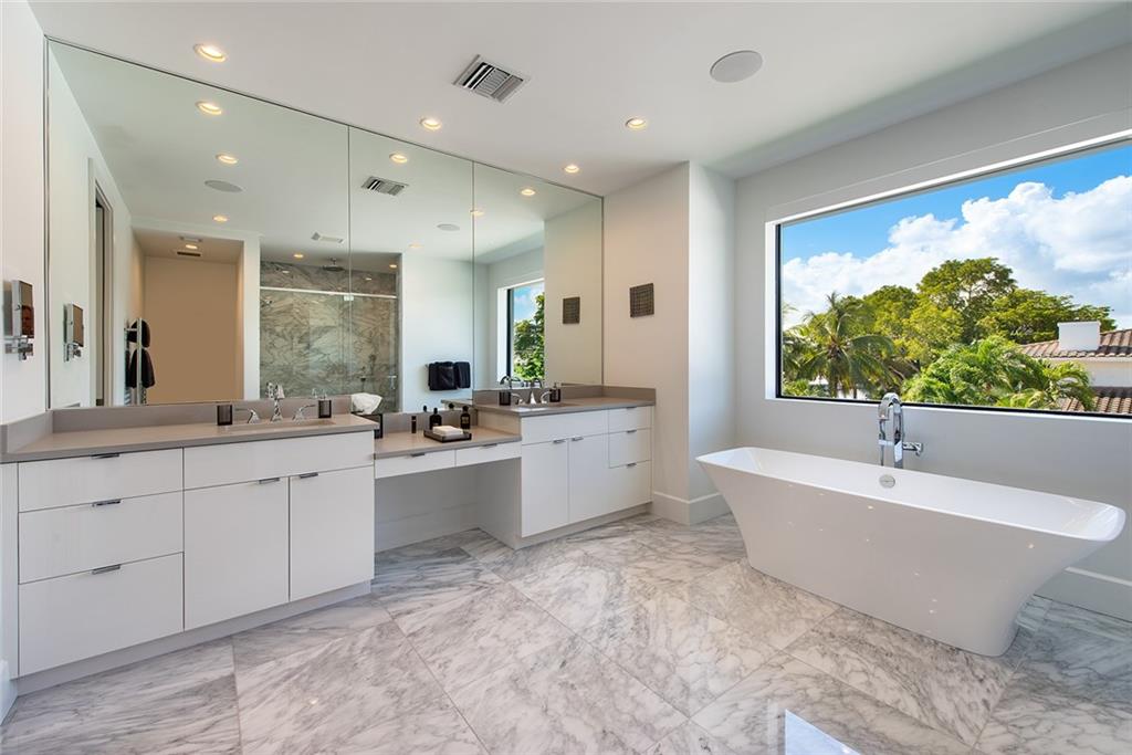 RIO VISTA ISLES - Residential