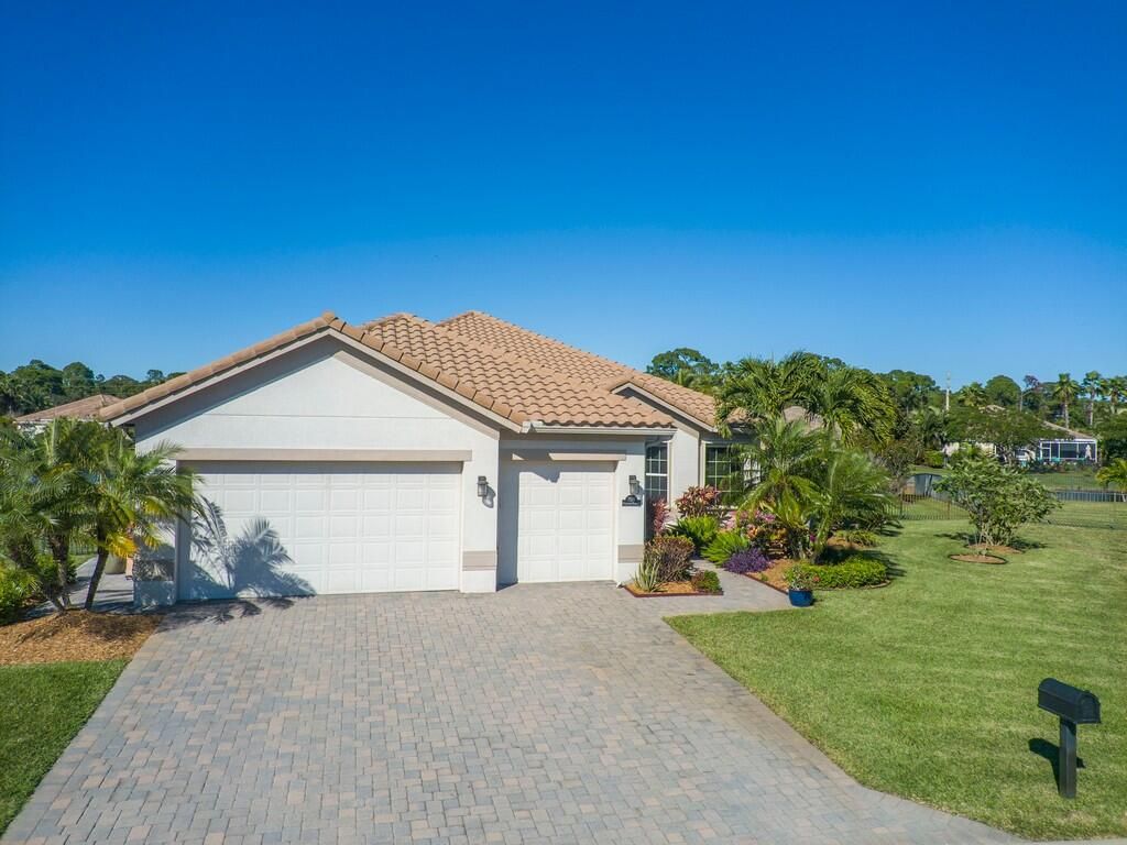 Photo of 7576 Fieldstone Square, Vero Beach, FL 32967 (MLS # R11151105)