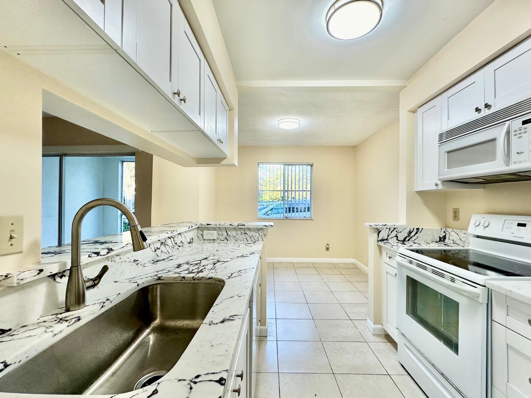 9833 Westview Dr 818