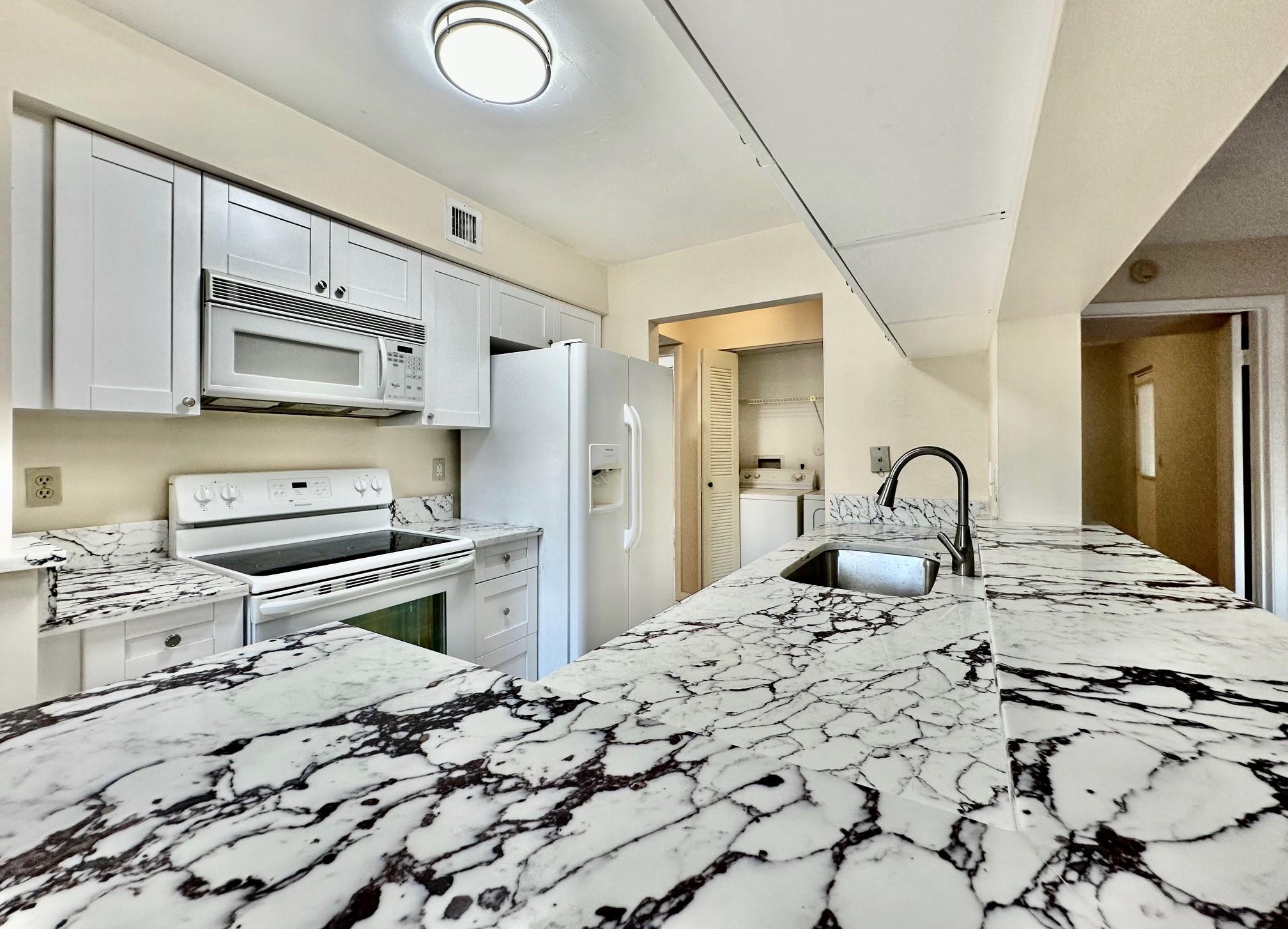 9833 Westview Dr 818