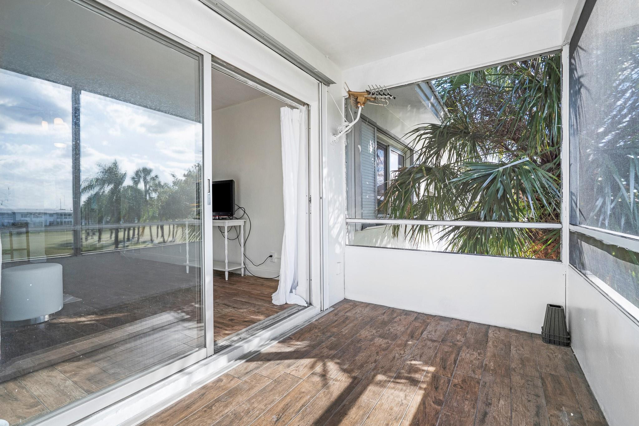 Leisureville Fairway One - Residential