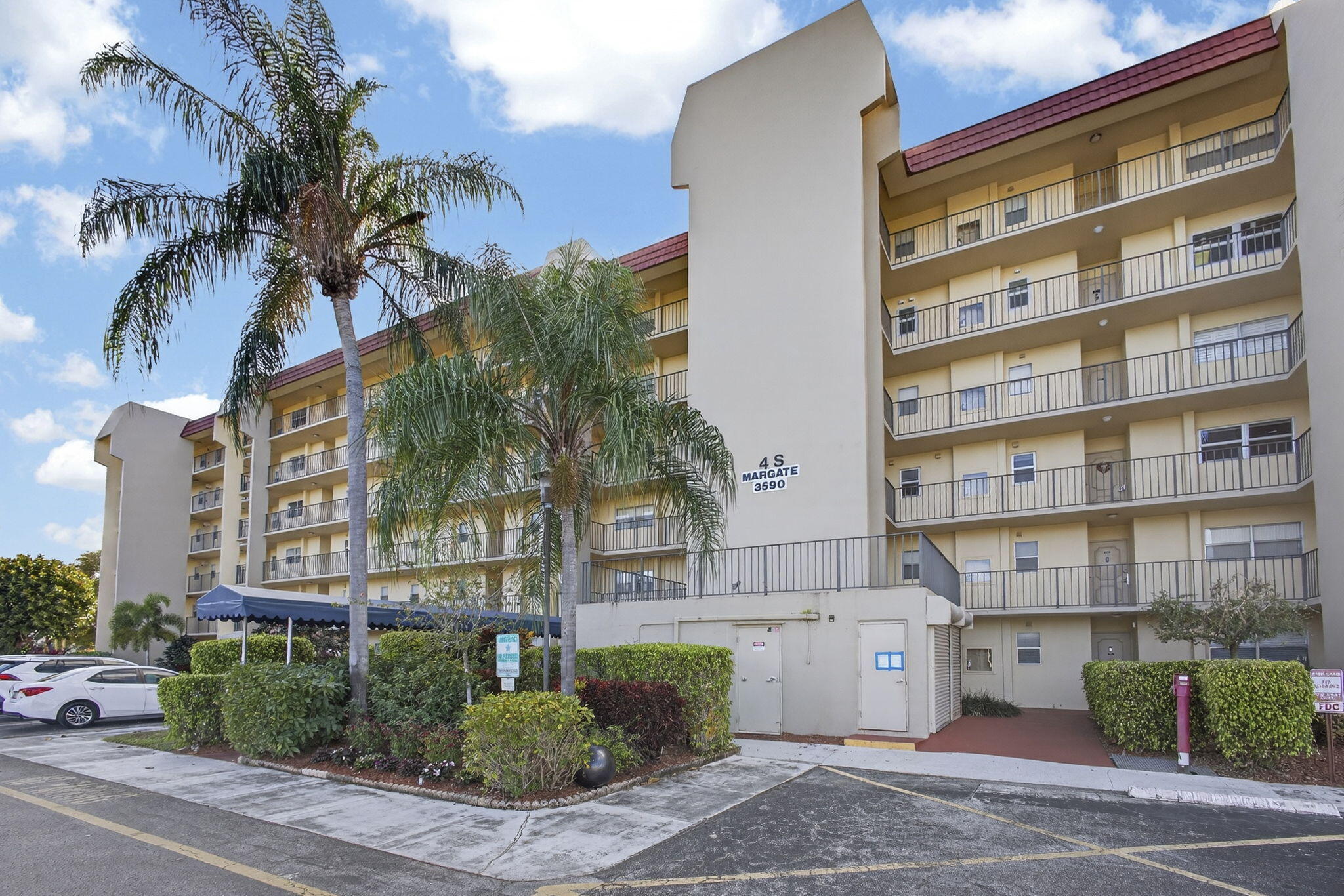 3590 Via Poinciana 202