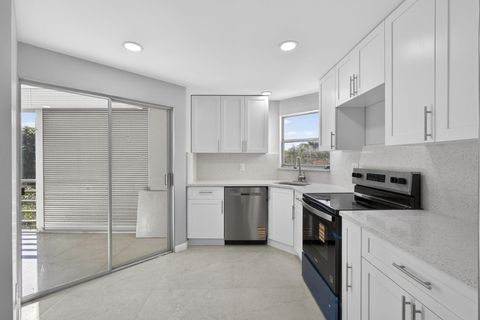 Tiny photo for 3590 Via Poinciana #202, Lake Worth, FL 33467 (MLS # R11161778)