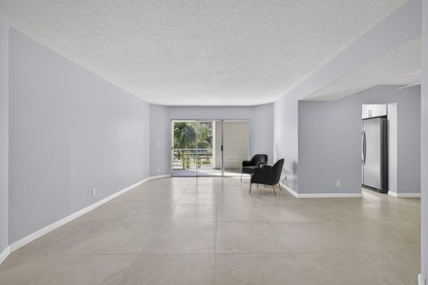 Tiny photo for 3590 Via Poinciana #202, Lake Worth, FL 33467 (MLS # R11161778)