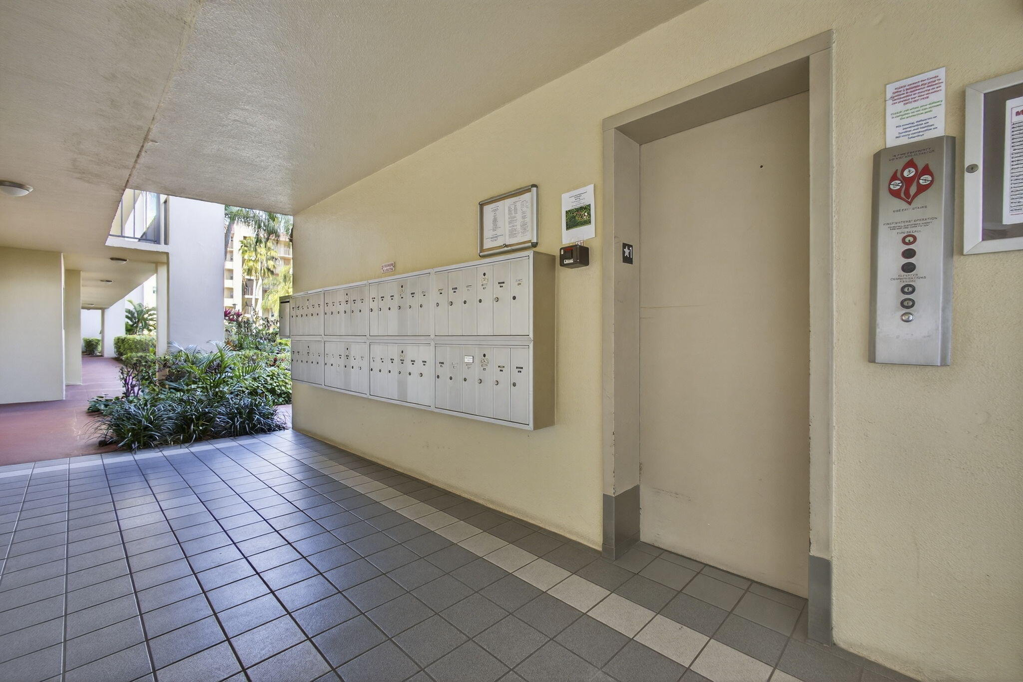 3590 Via Poinciana 202