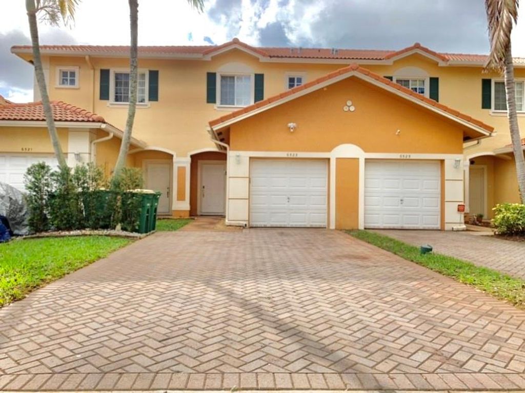 Photo of 6523 Catalina Ln Ln #6523, Tamarac, FL 33321 (MLS # F10274337)