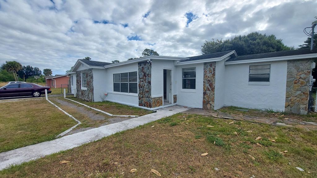 Photo of 2000 N 51st Street, Fort Pierce, FL 34947 (MLS # R10977554)