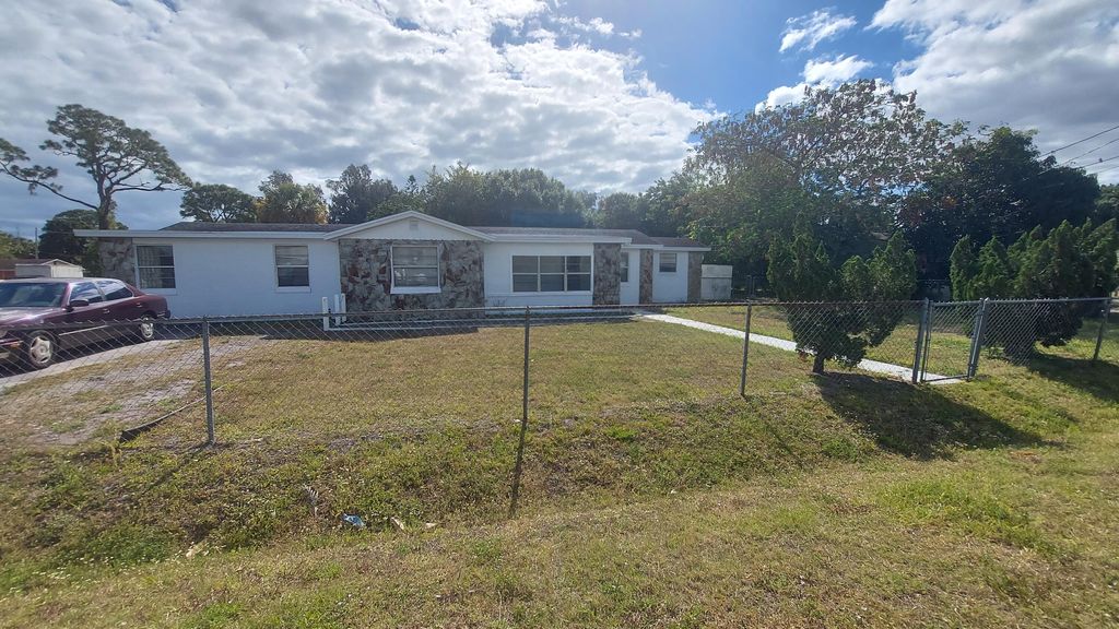 Photo of 2000 N 51st Street, Fort Pierce, FL 34947 (MLS # R10977554)