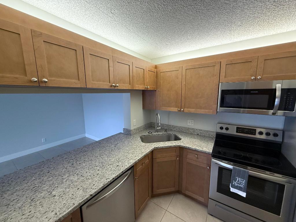 PALM CLUB WEST VILLAGE 1 CONDO - Residential Lease