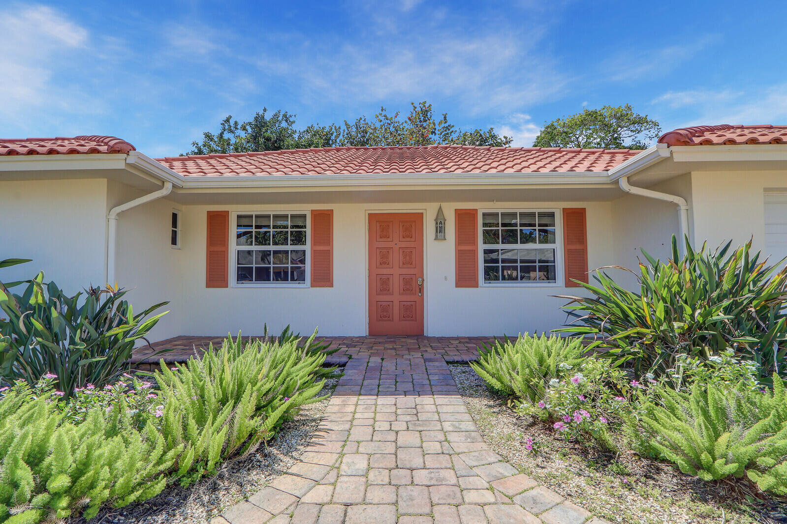 THE SOUNDINGS - Residential Lease