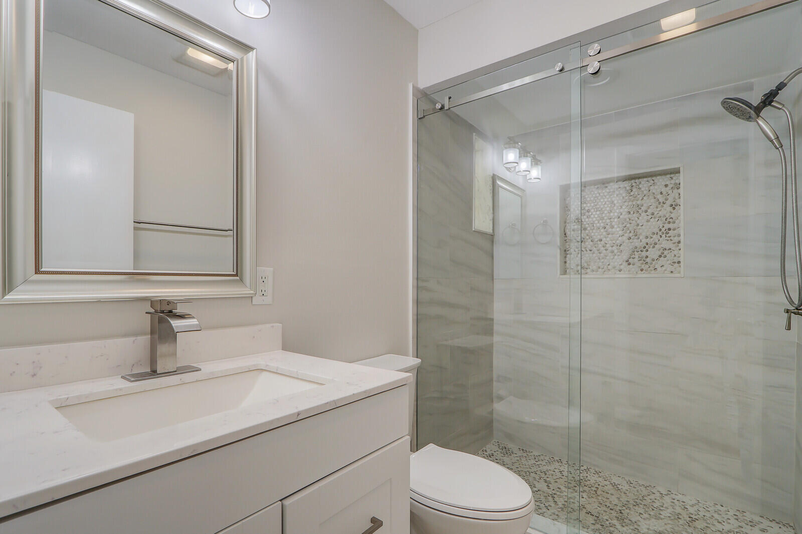 THE SOUNDINGS - Residential Lease