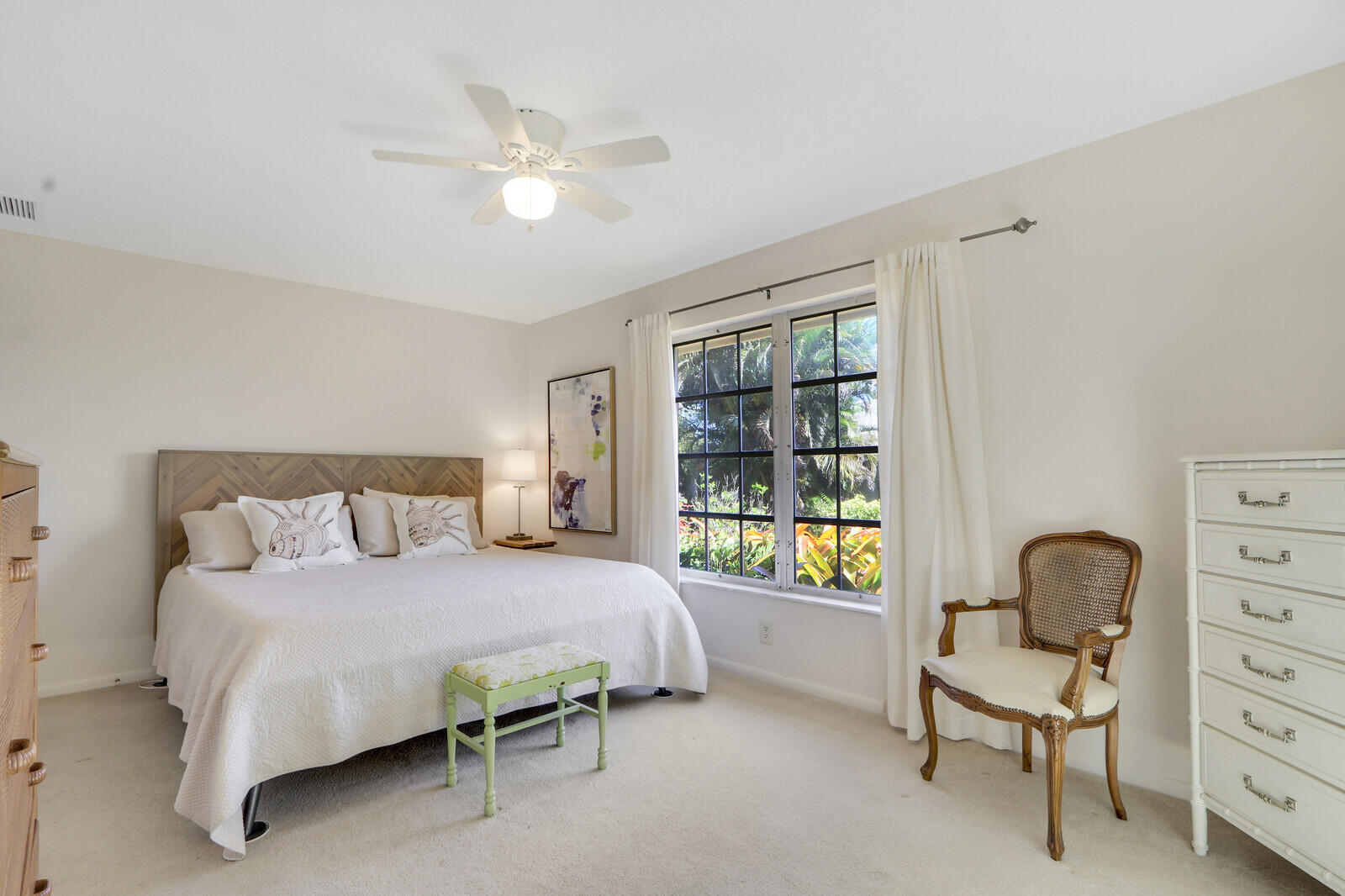 THE SOUNDINGS - Residential Lease