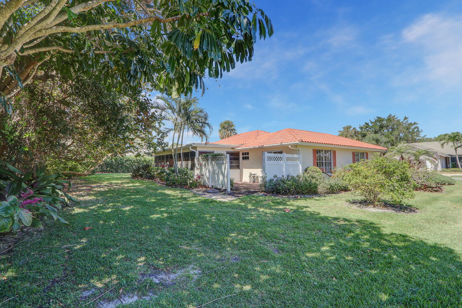 THE SOUNDINGS - Residential Lease