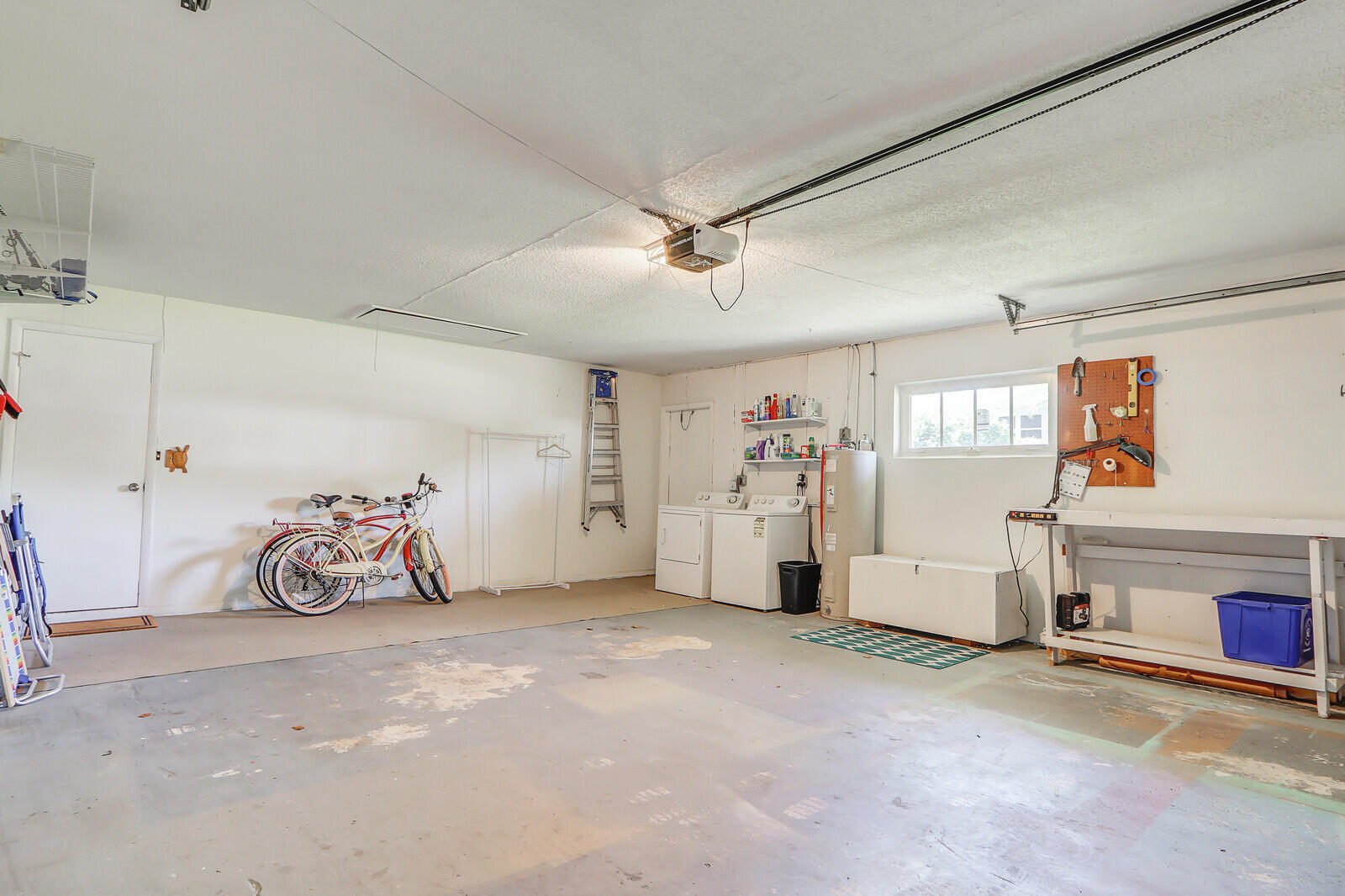 THE SOUNDINGS - Residential Lease