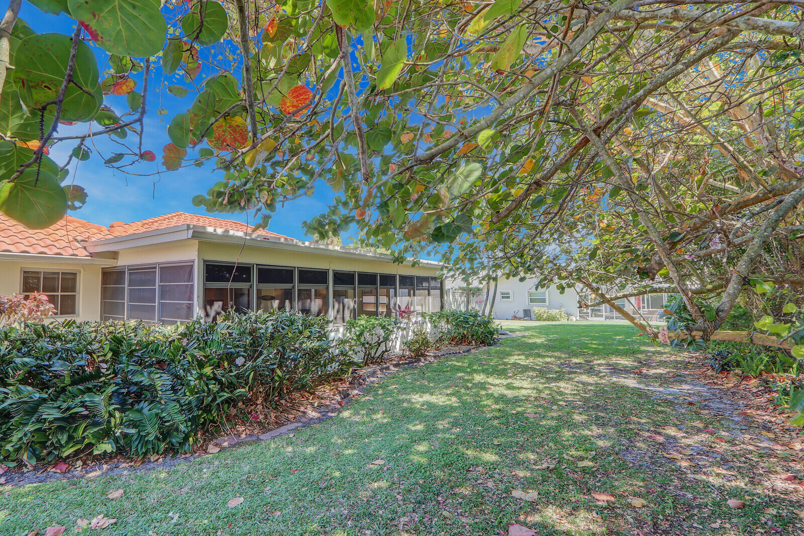 THE SOUNDINGS - Residential Lease