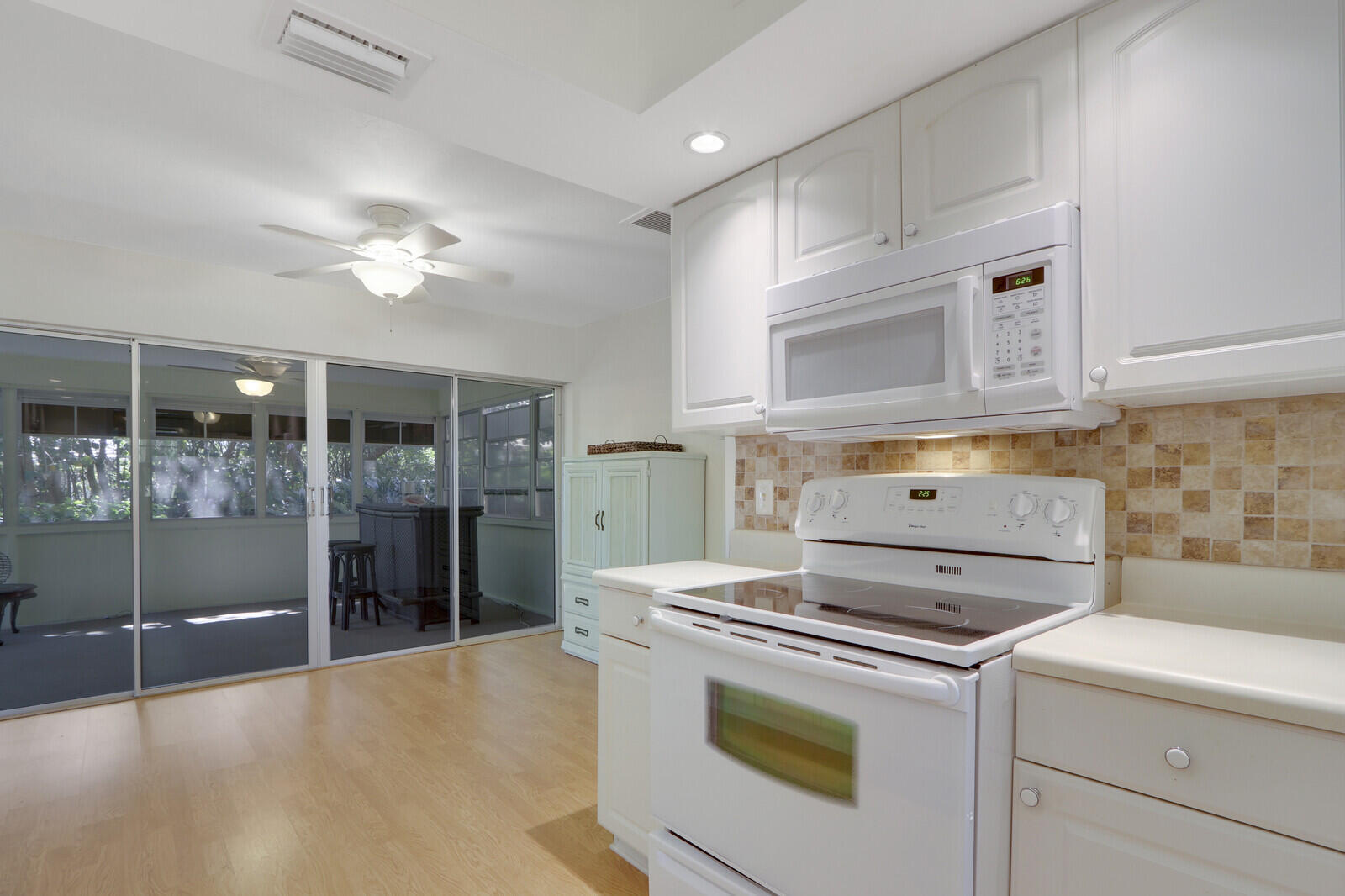 THE SOUNDINGS - Residential Lease