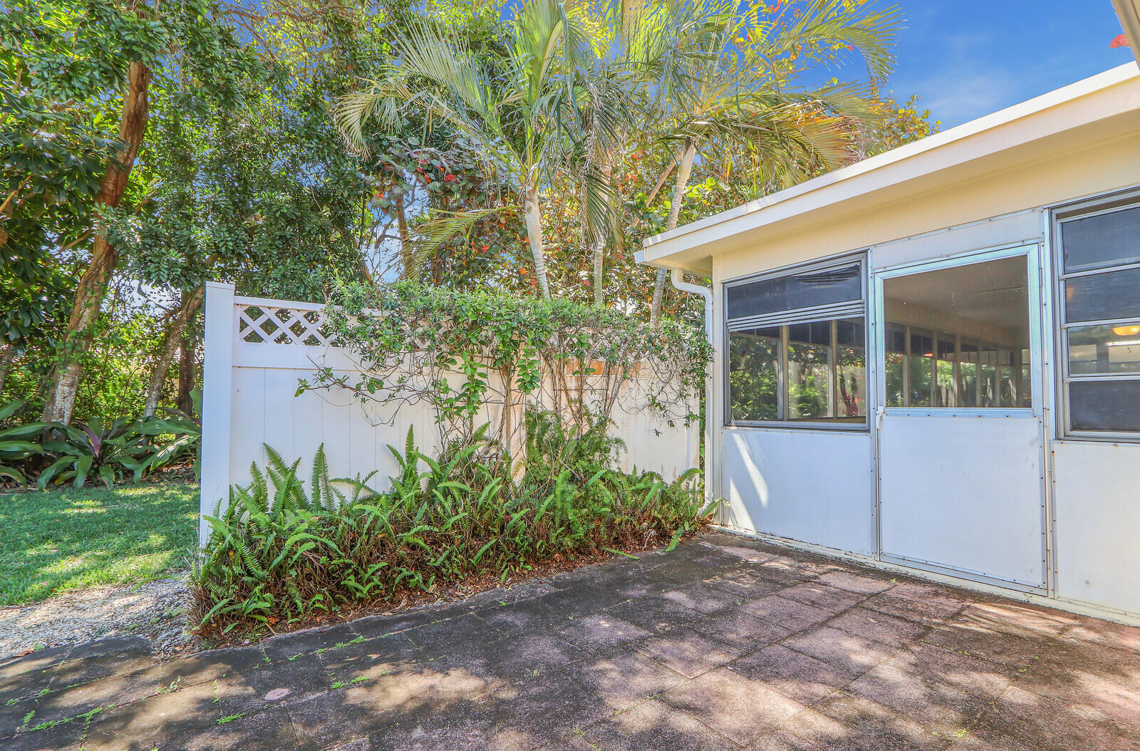 THE SOUNDINGS - Residential Lease