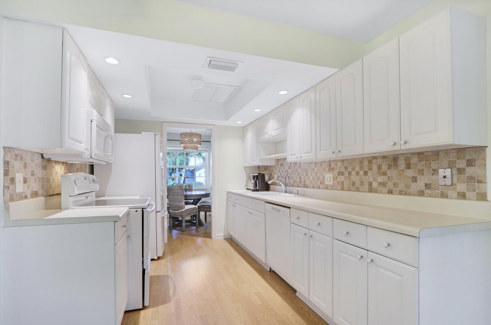 THE SOUNDINGS - Residential Lease