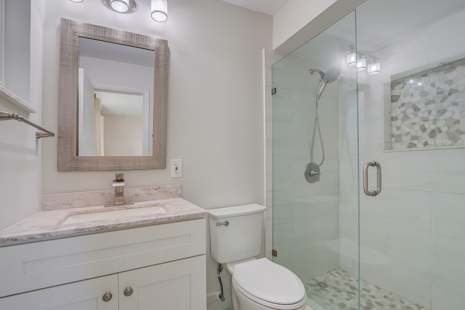 THE SOUNDINGS - Residential Lease