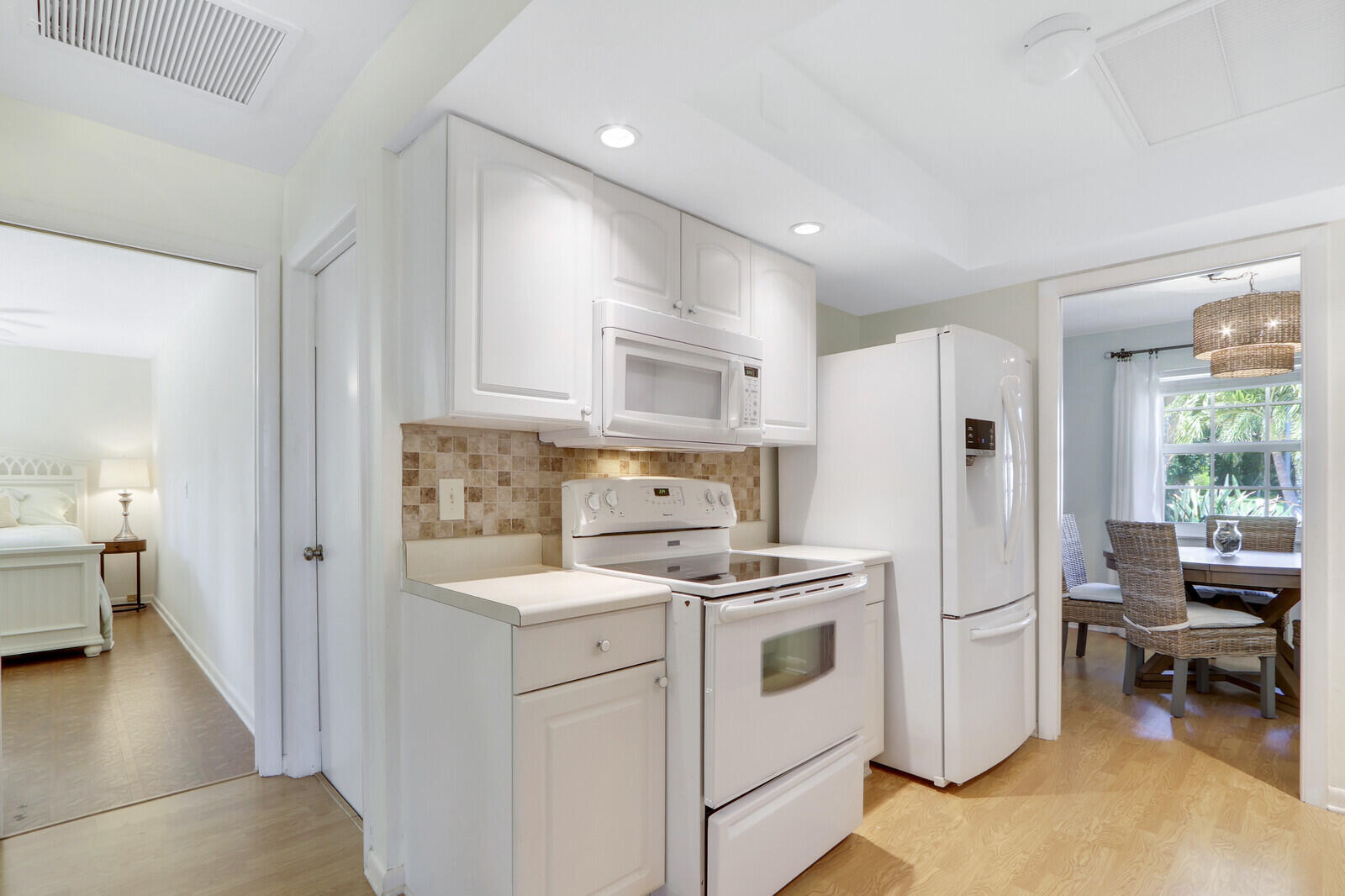 THE SOUNDINGS - Residential Lease