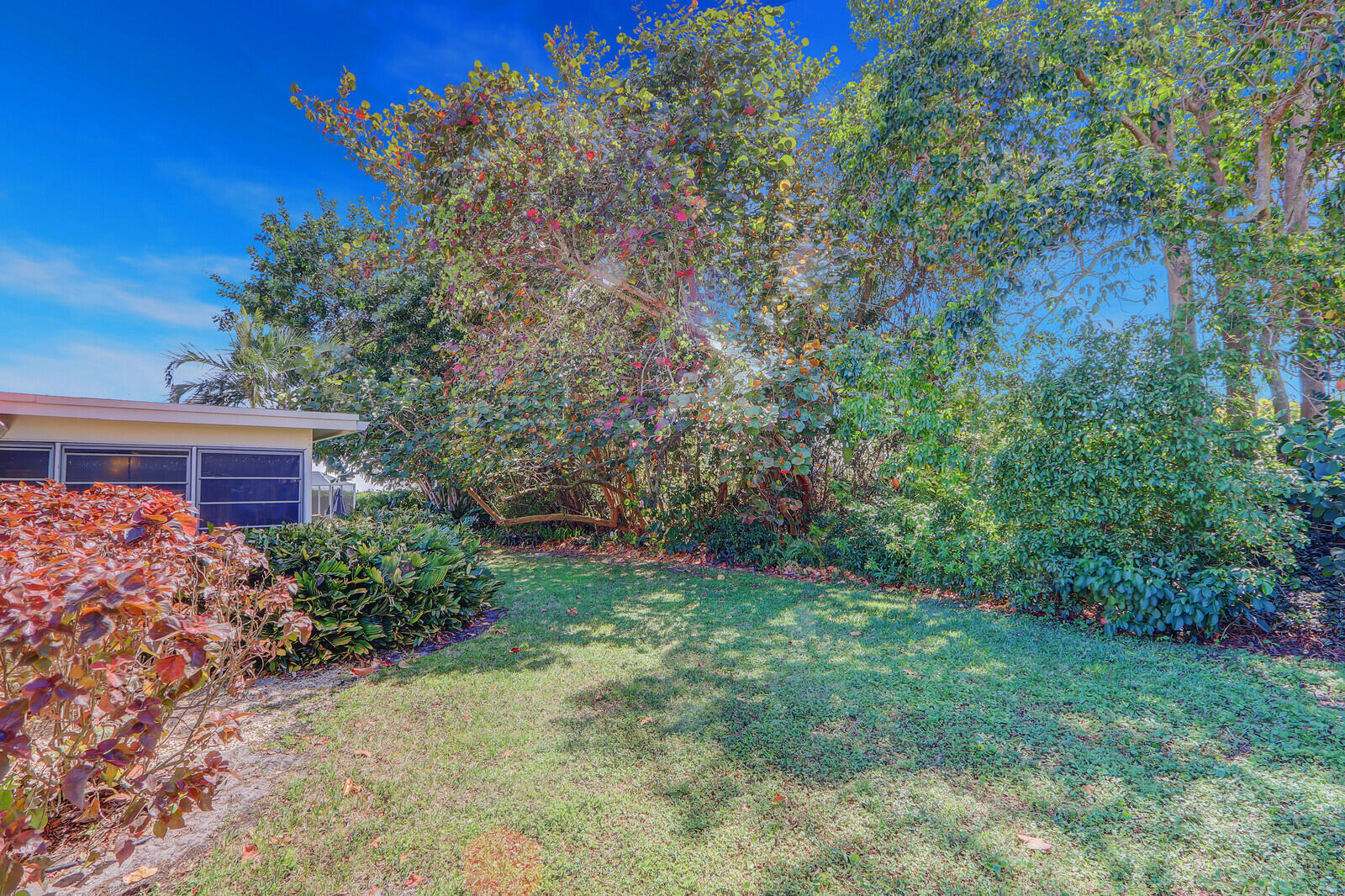 THE SOUNDINGS - Residential Lease