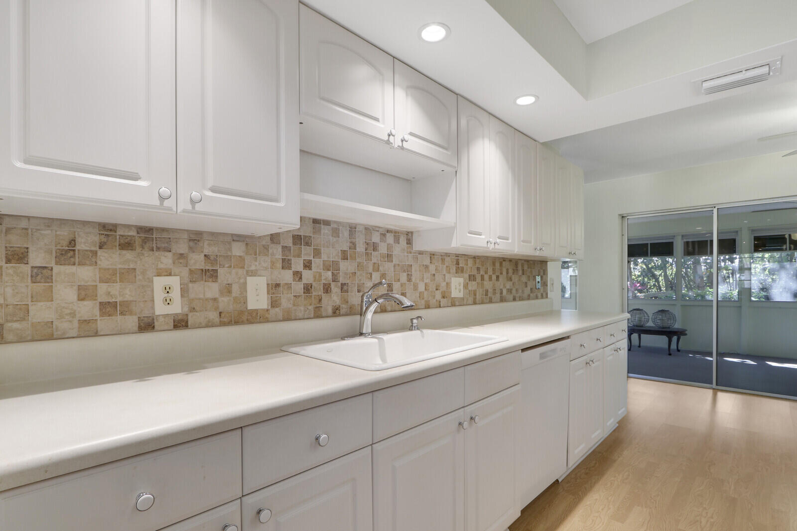 THE SOUNDINGS - Residential Lease