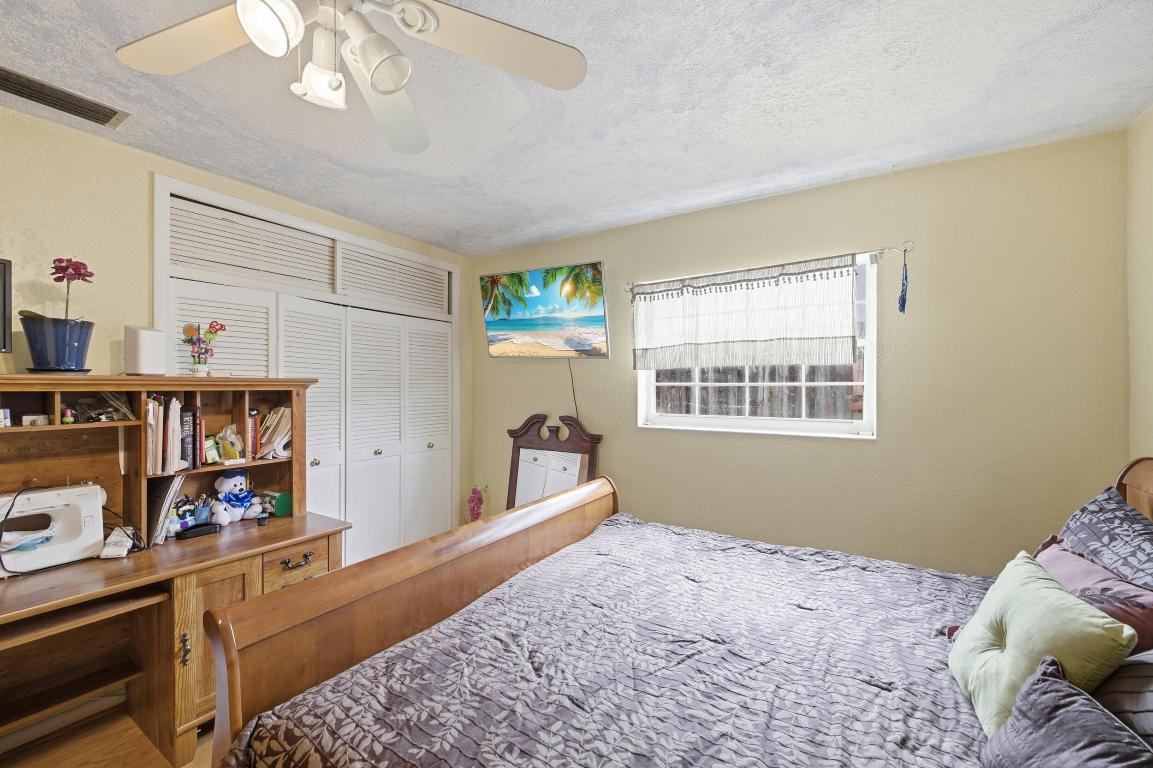 PEMBROKE LAKES SEC THREE - Residential