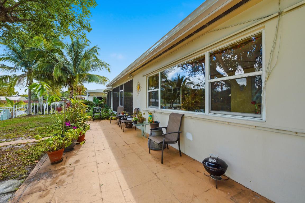 PEMBROKE LAKES SEC THREE - Residential