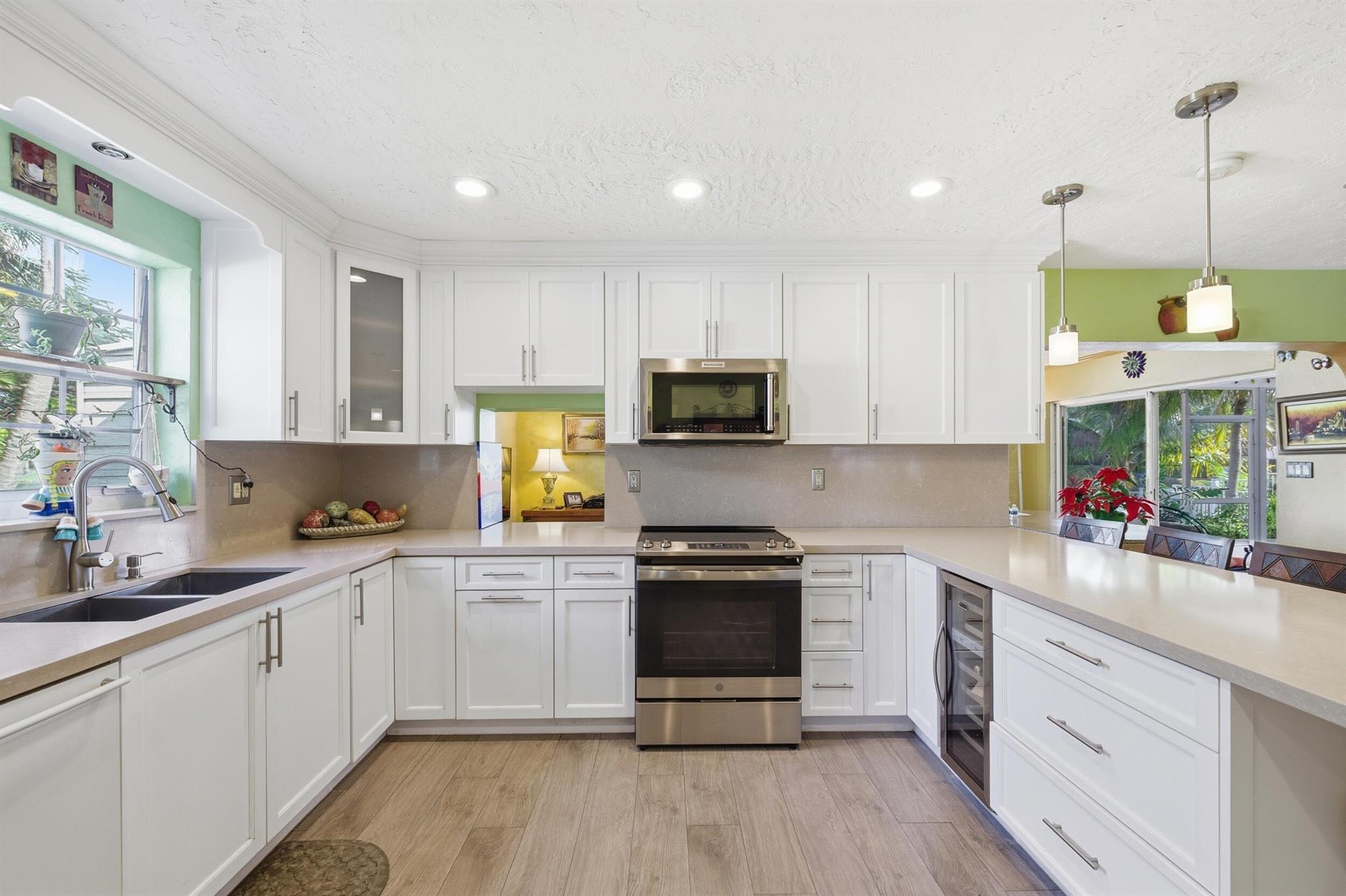 PEMBROKE LAKES SEC THREE - Residential