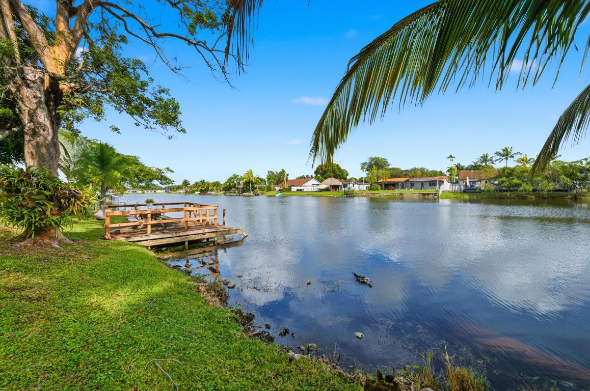 PEMBROKE LAKES SEC THREE - Residential