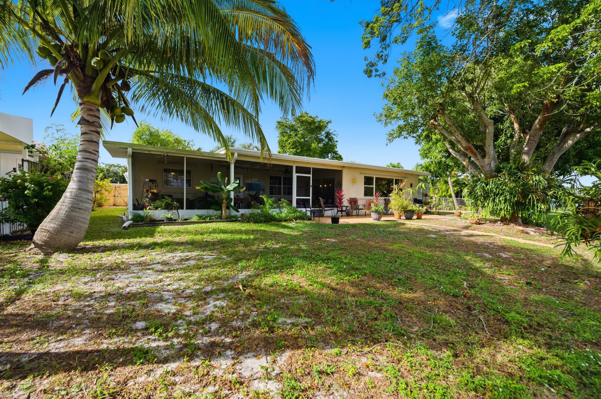 PEMBROKE LAKES SEC THREE - Residential