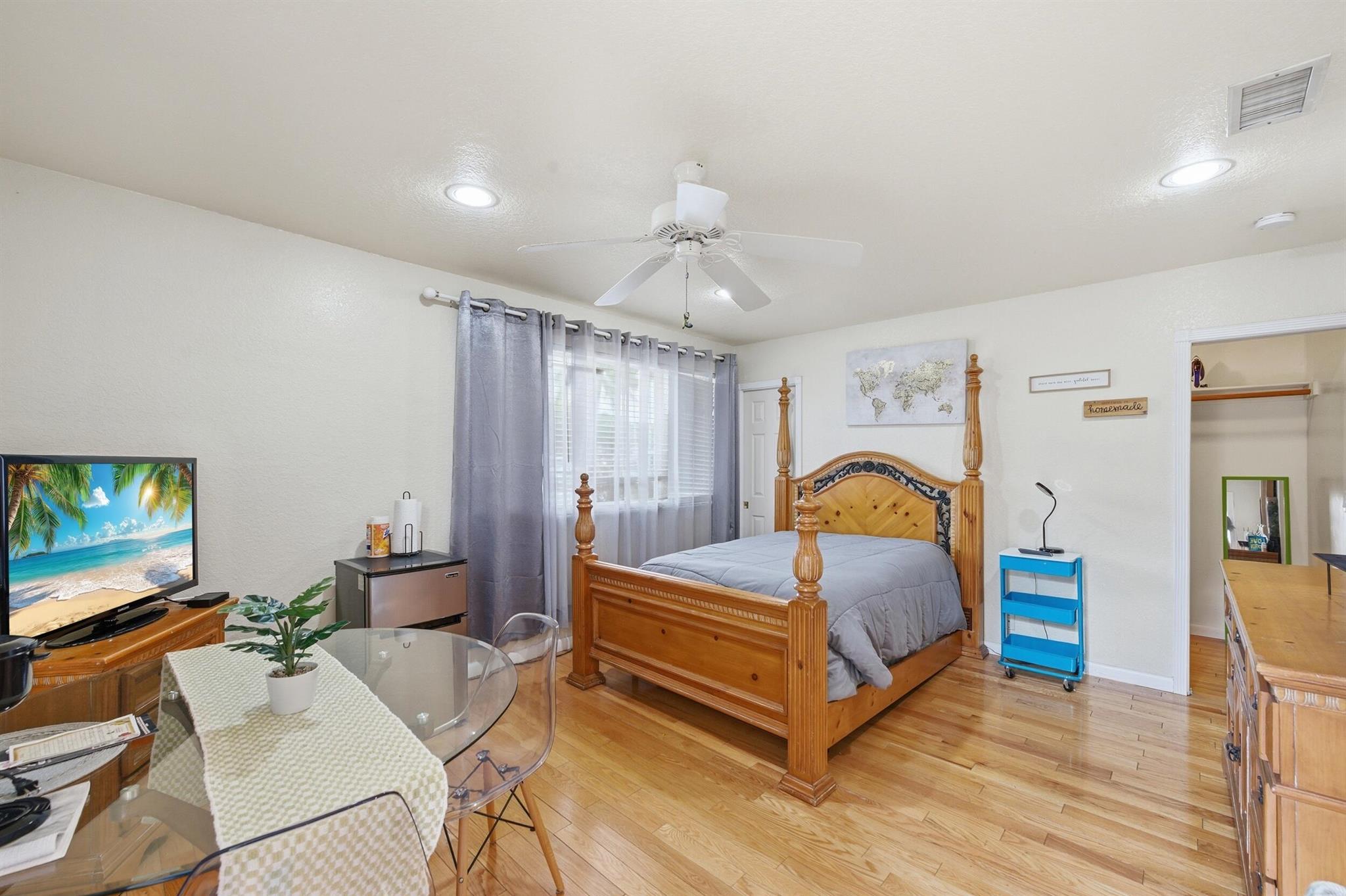 PEMBROKE LAKES SEC THREE - Residential