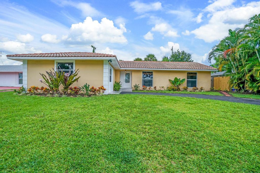 Photo of 3697 Holly Drive, Palm Beach Gardens, FL 33410 (MLS # R10894096)