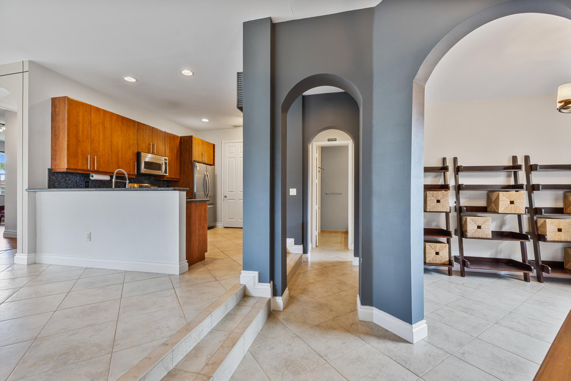 6380 BELLA Circle 905