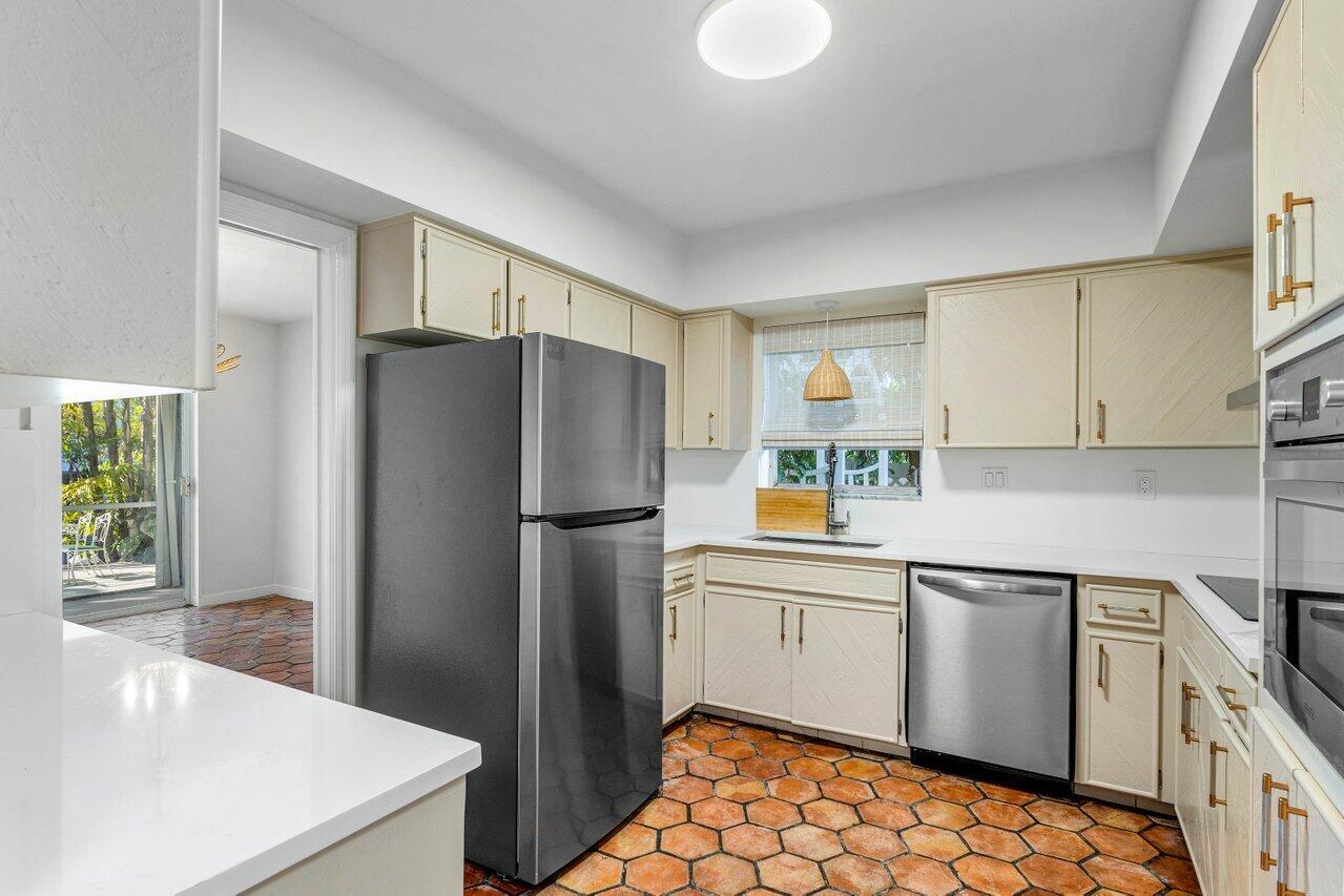 SILVER SHORES SUB TRACT - Residential