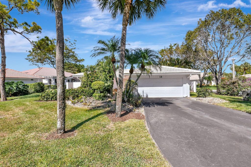 Photo of 13 E Glens Drive, Boynton Beach, FL 33436 (MLS # R10962369)