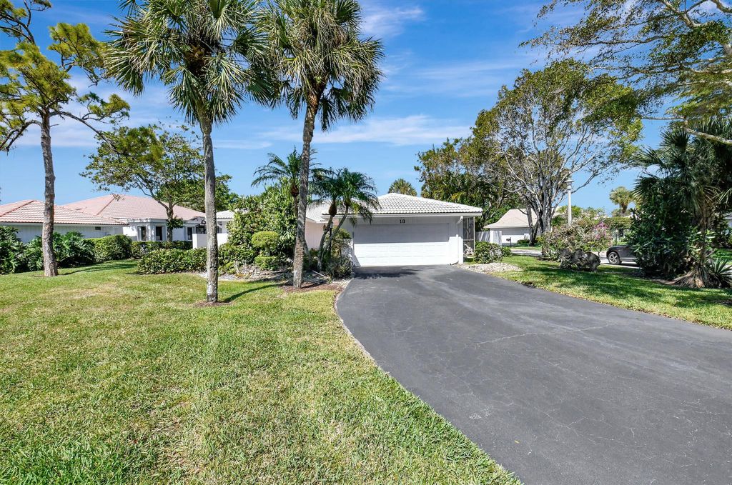 Photo of 13 E Glens Drive, Boynton Beach, FL 33436 (MLS # R10962369)