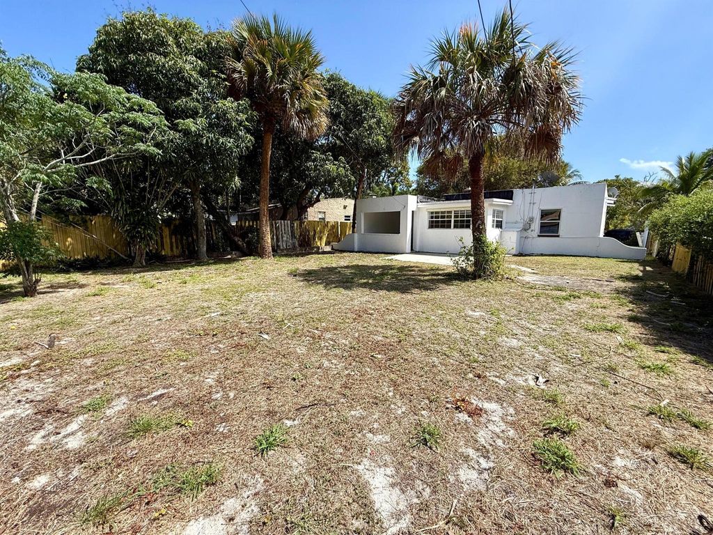 Photo of 631 33rd Street, West Palm Beach, FL 33407 (MLS # R11077065)