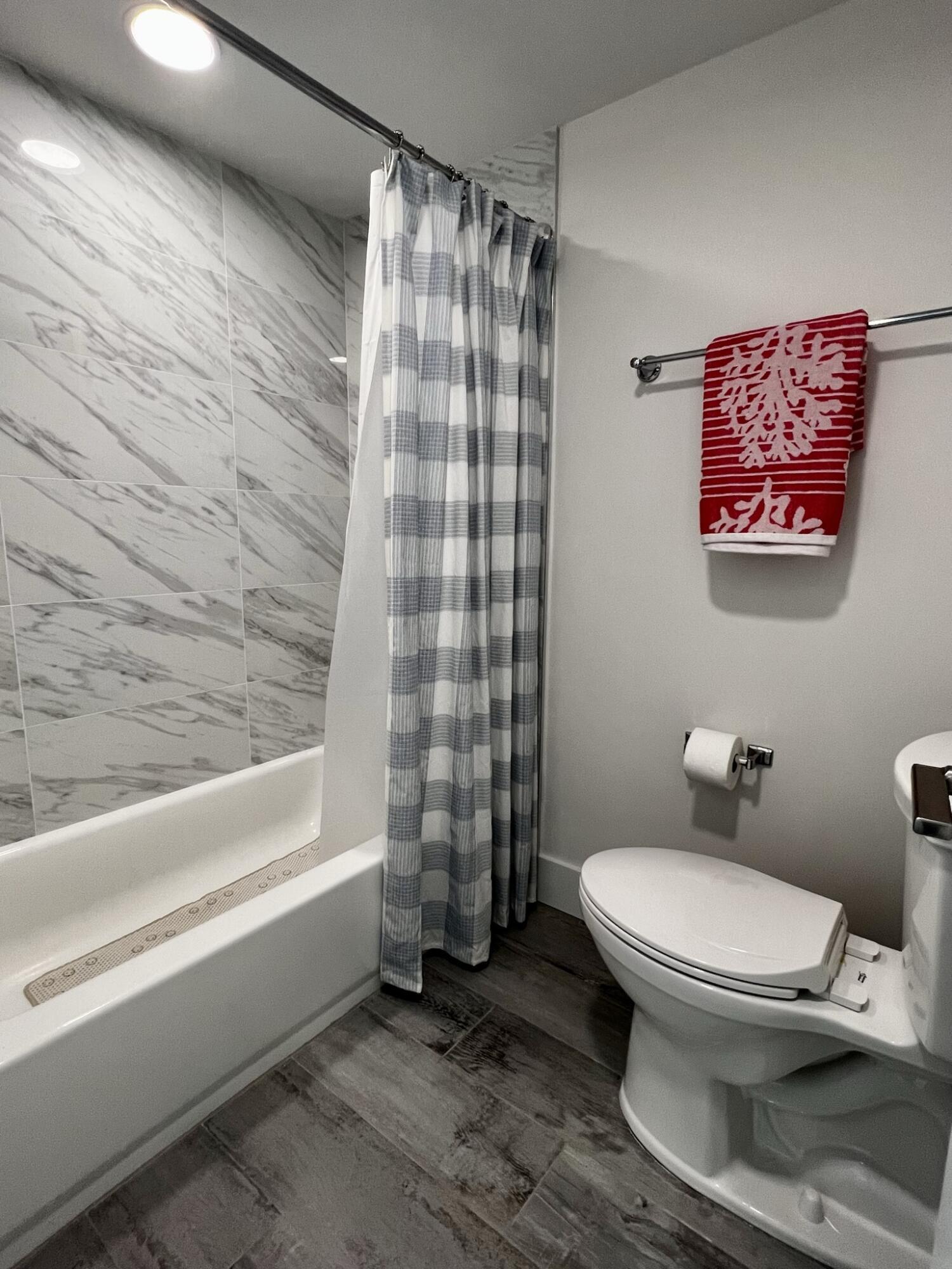 OCEAN TRAIL CONDO III - Residential Lease