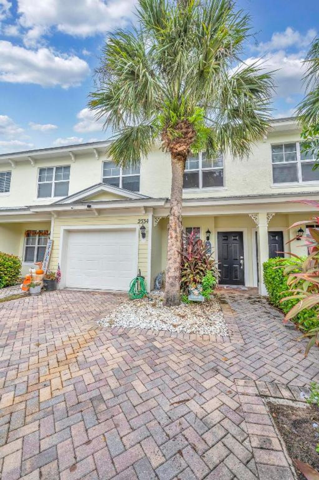 Photo of 2534 Creekside Drive, Fort Pierce, FL 34981 (MLS # R10921709)