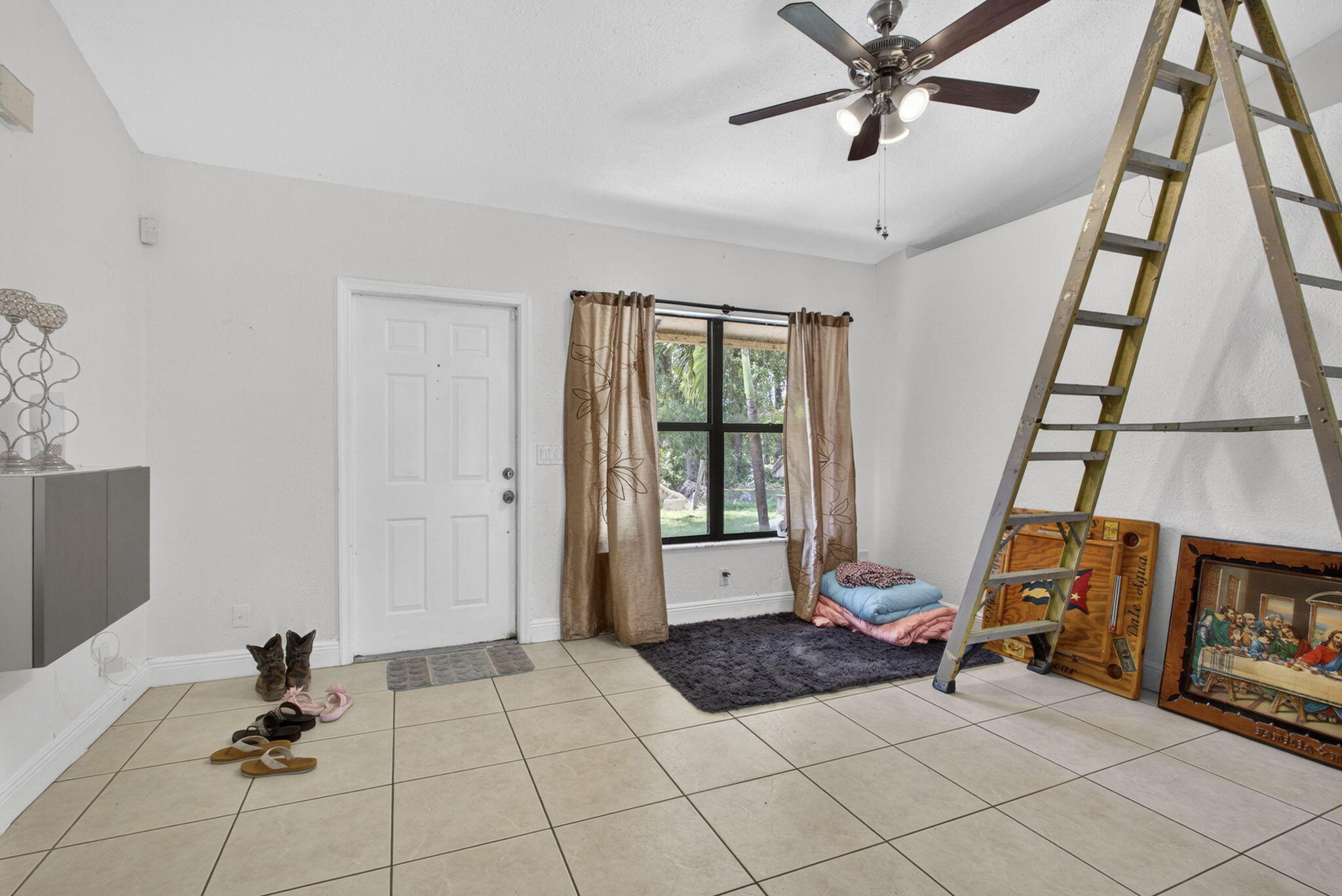 ACREAGE & UNREL - Residential