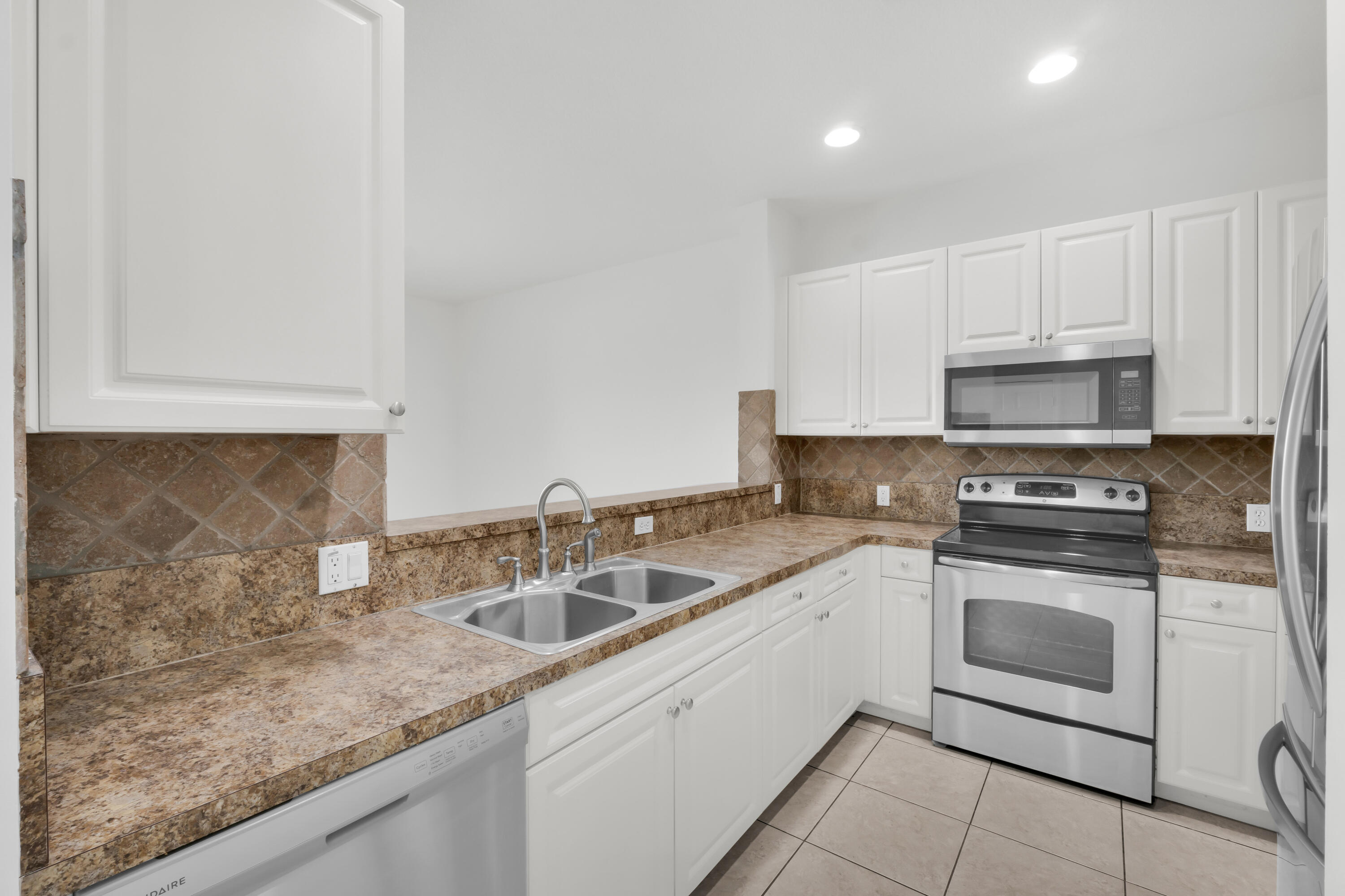 2581 Riverside Drive