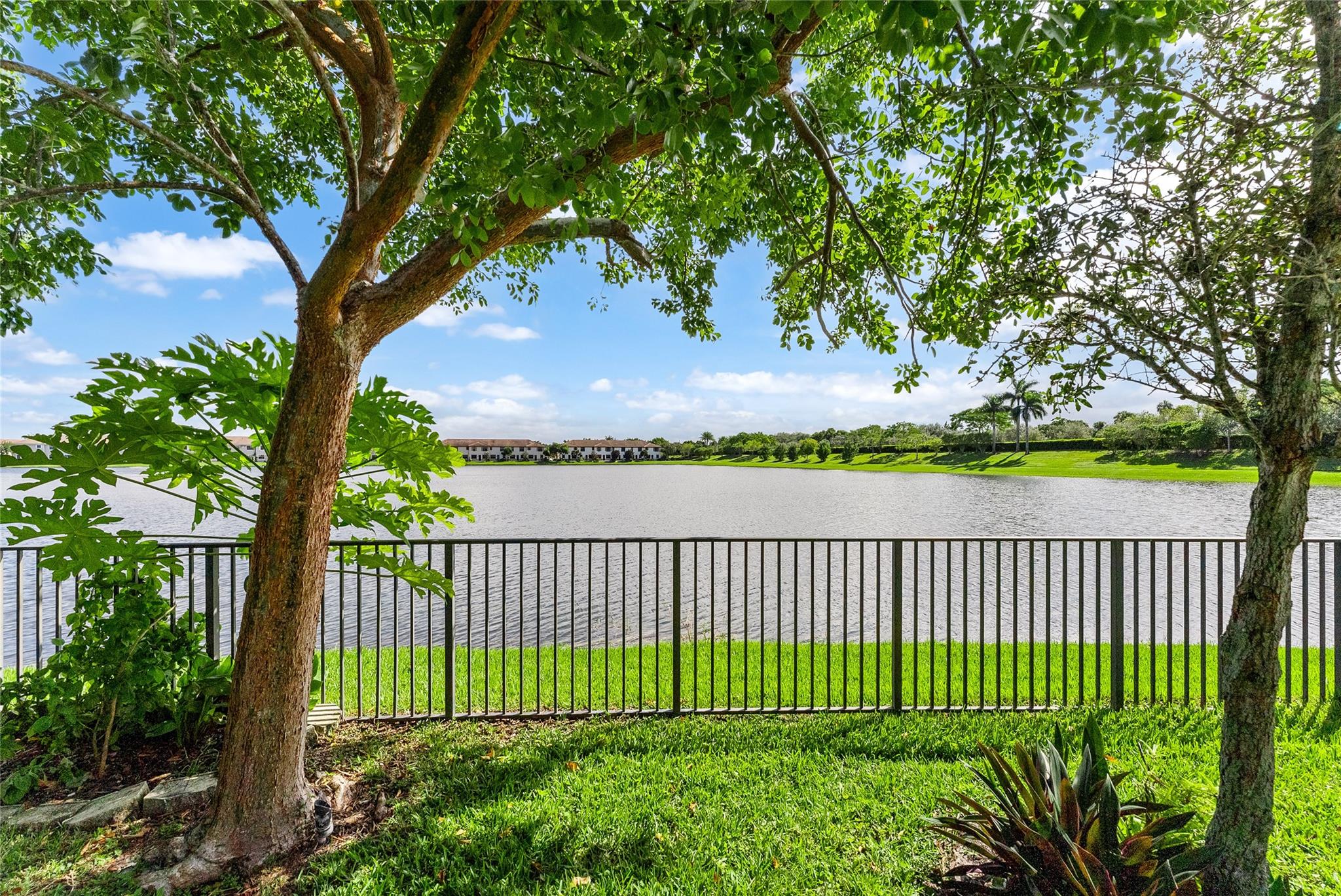 MiraLago - Residential