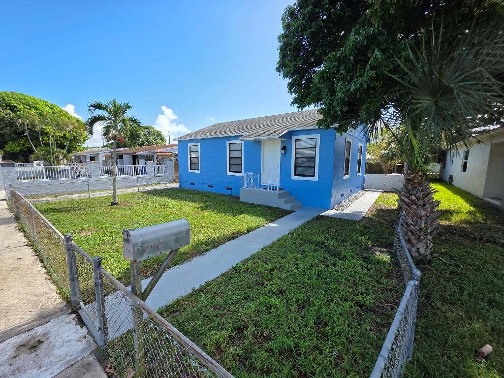 Photo of 812 Selkirk Street, West Palm Beach, FL 33405 (MLS # R11136016)