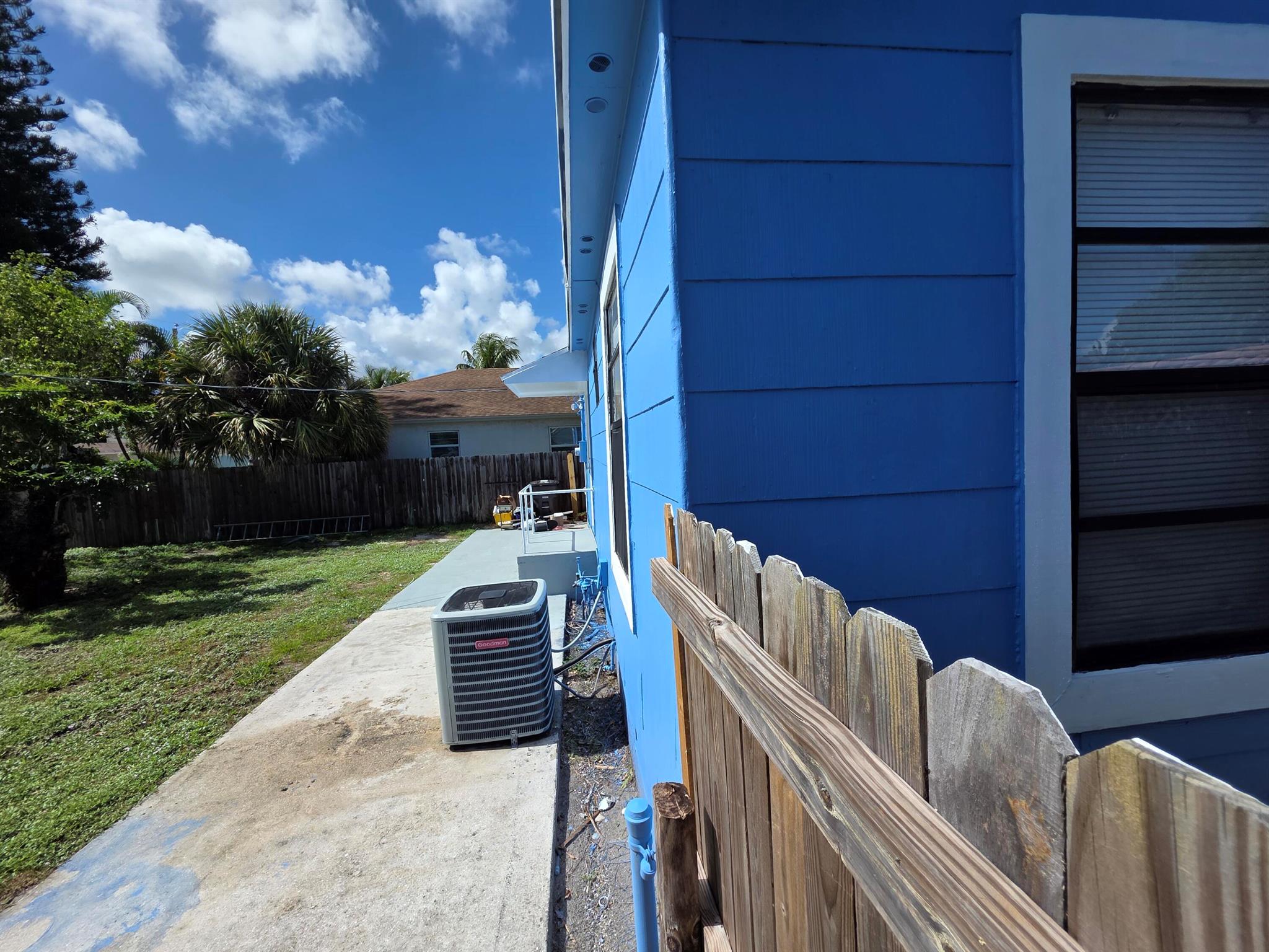 Home Search 2 812 Selkirk Street