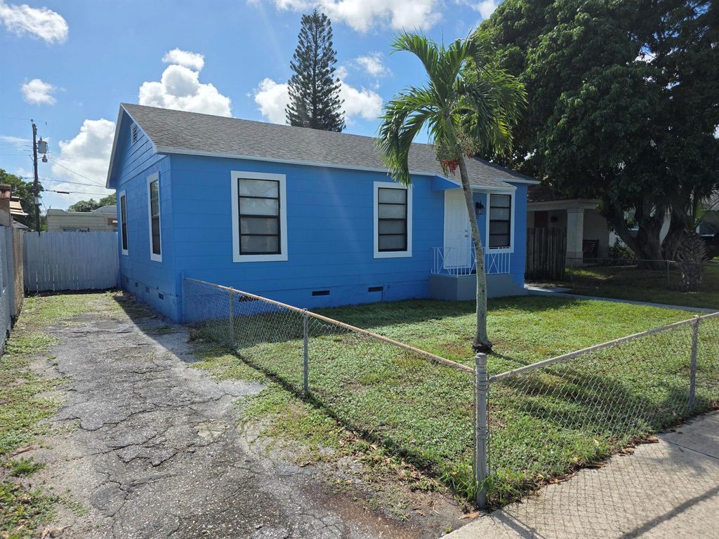 Photo of 812 Selkirk Street, West Palm Beach, FL 33405 (MLS # R11136016)