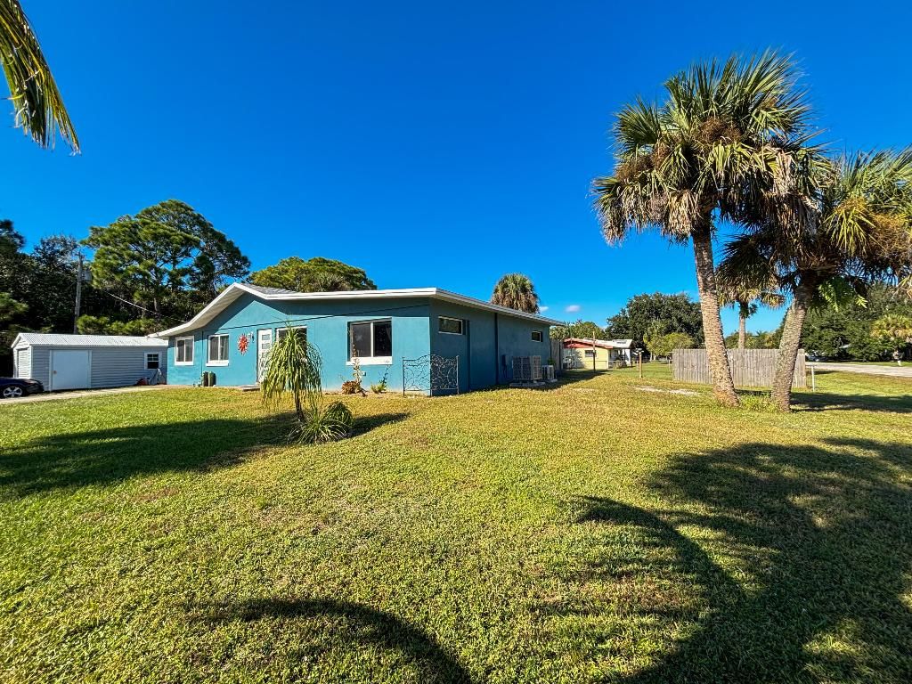 Photo of 5140 65th Street, Vero Beach, FL 32967 (MLS # R11138807)