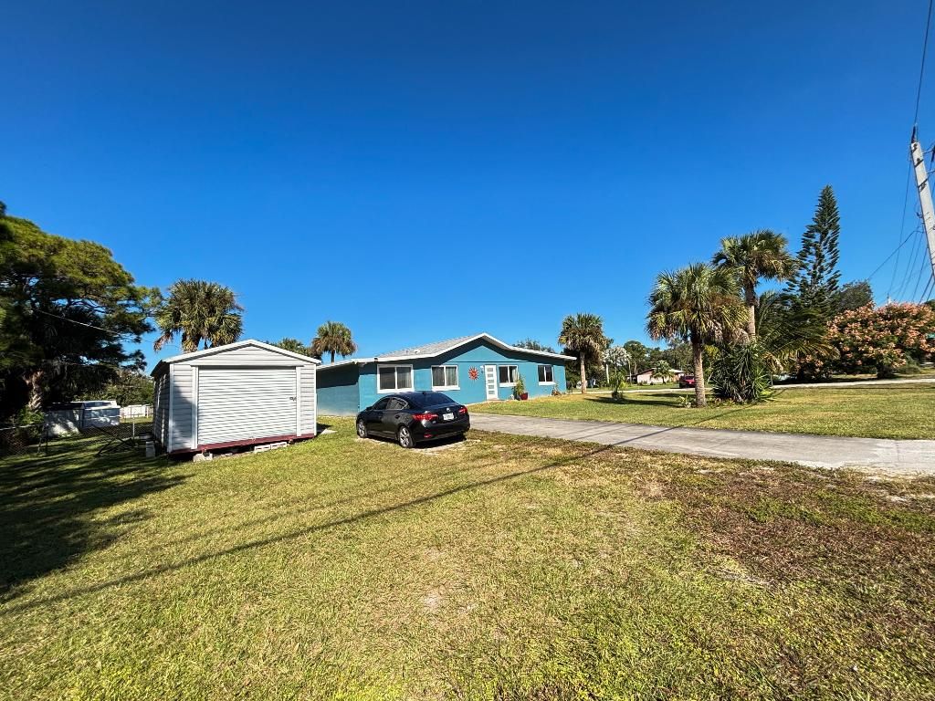 Photo of 5140 65th Street, Vero Beach, FL 32967 (MLS # R11138807)