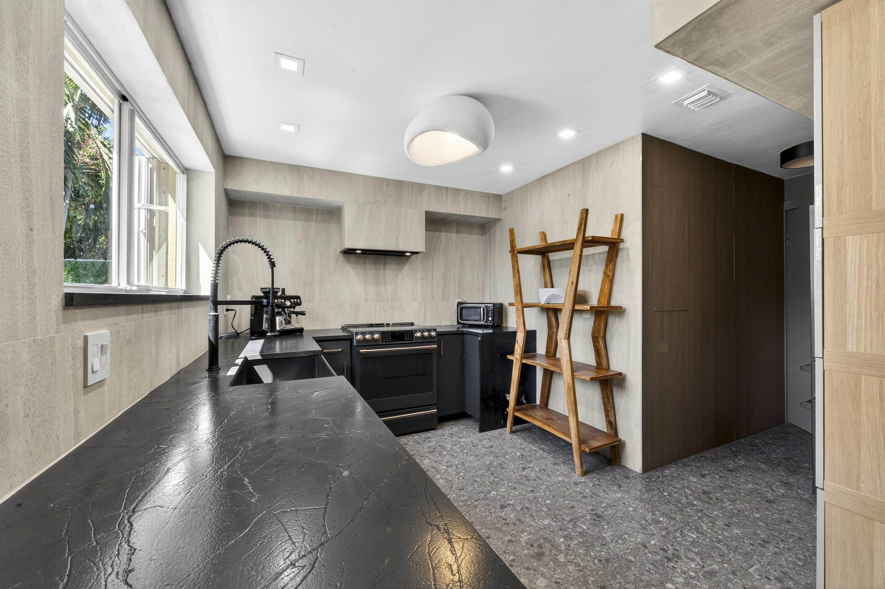 LIGHTHOUSE POINT FIRST SE - Residential